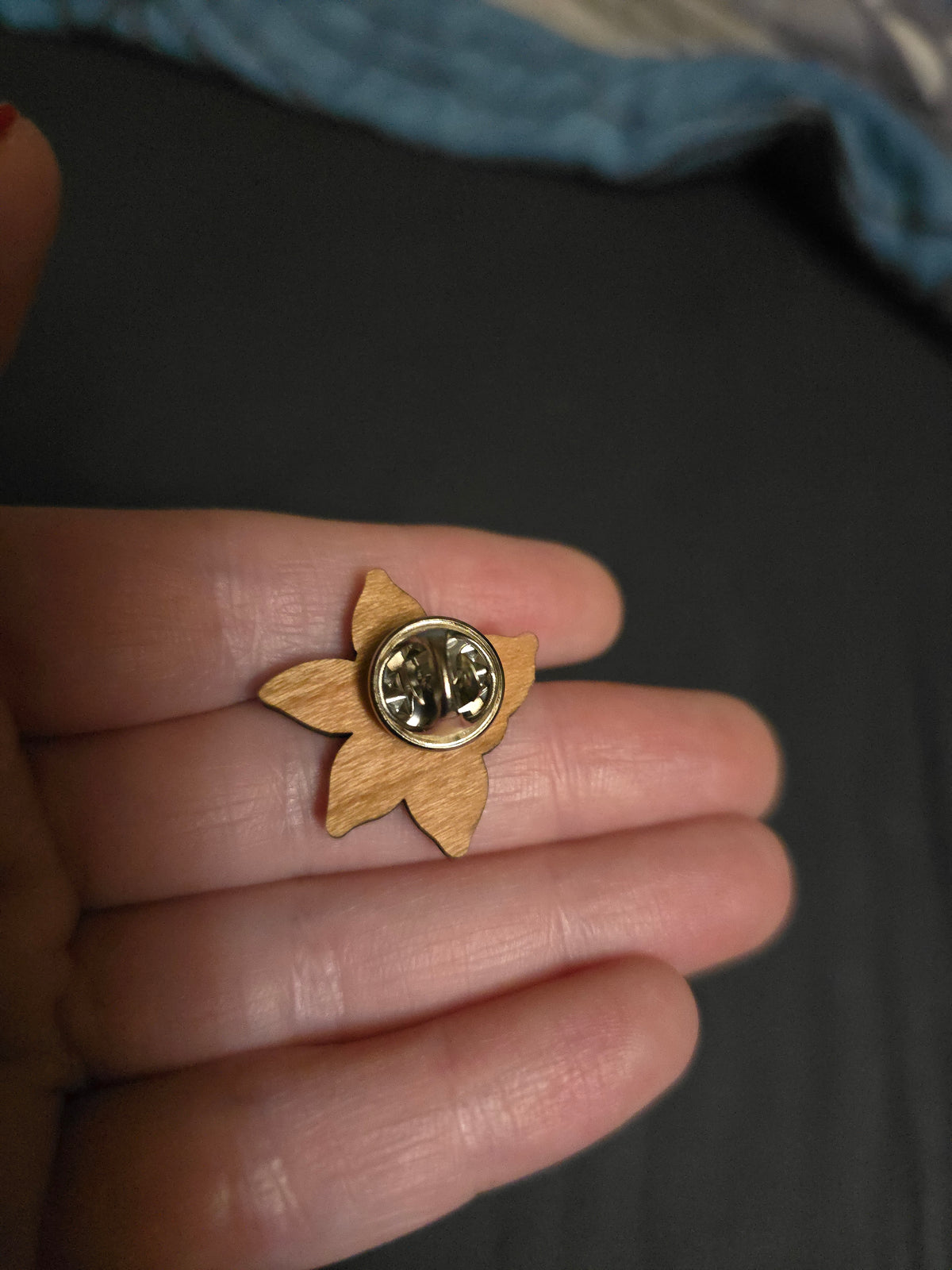 1.25" Colorado B/W Flower on Wood or Metallic Acrylic | 2027 Denver, Colorado, USA | Jehovah’s Witnesses International Convention | JW Collectible Souvenir Pin | JW Gifts