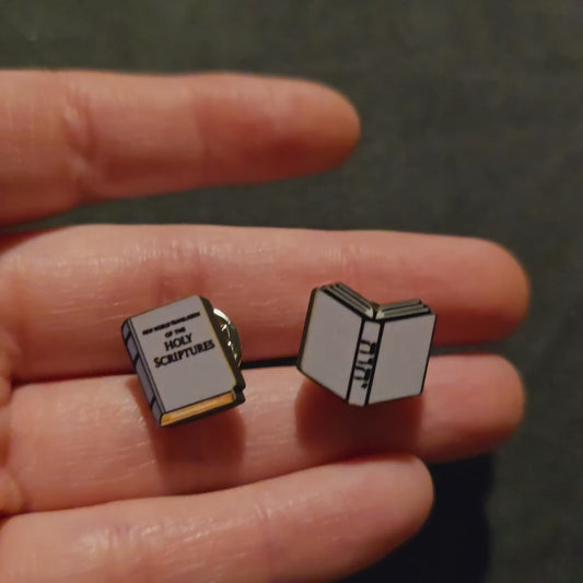 NWT  Bible - Qty 20 Mini Pin Pack